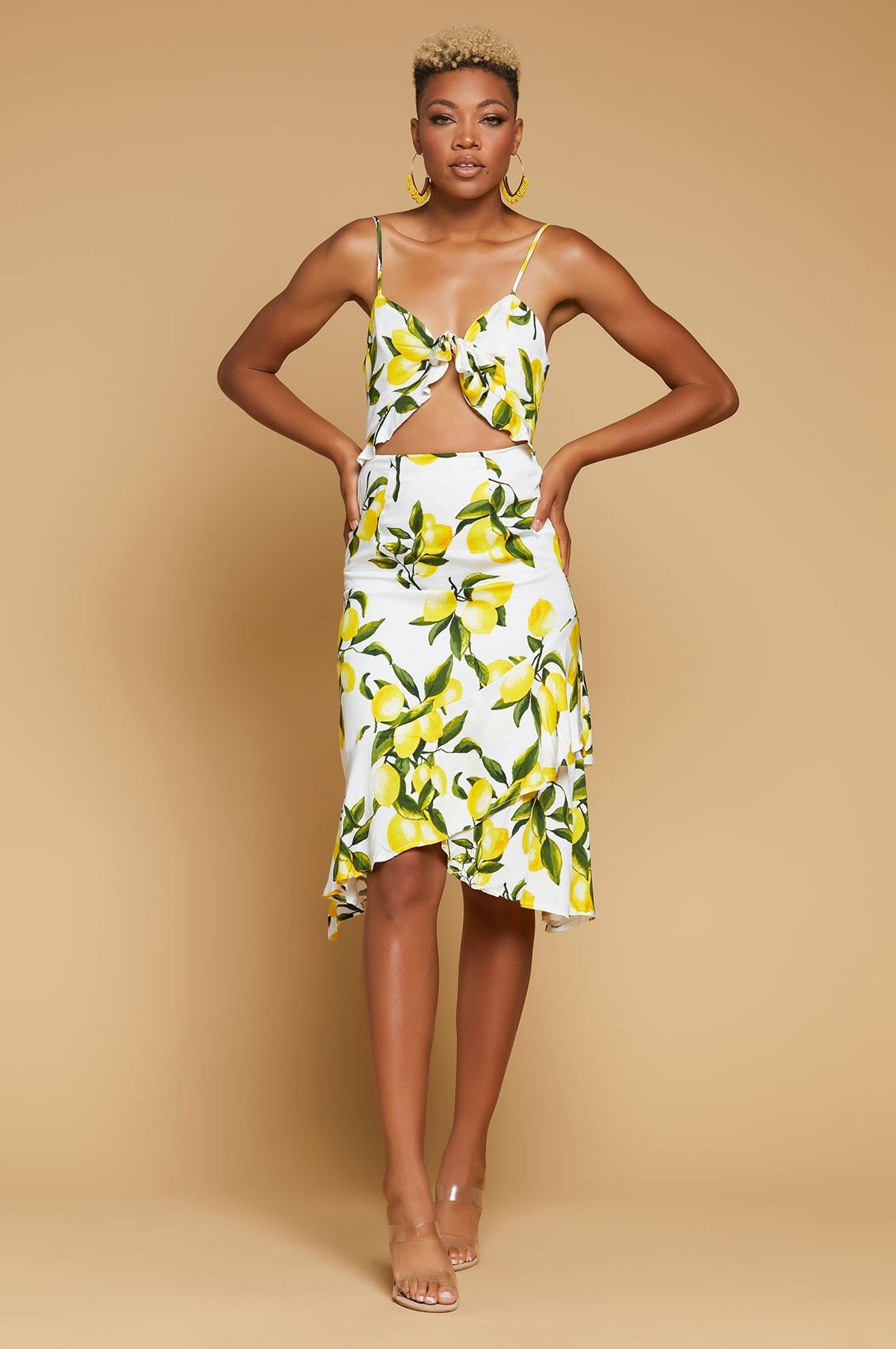 White dress shop with lemon print